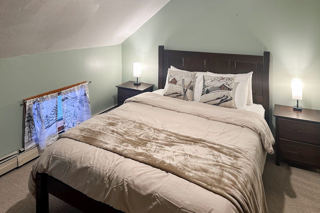 Cozy bedroom with queen bed and nightstands